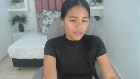 Snapshot of lunilove_ chatting on March 16, 8:02 pm Luni Love online show from March 16, 8:02 pm