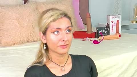 lunitadiva online show from November 25, 1:22 pm