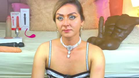 lunitadiva online show from May 5, 4:15 pm