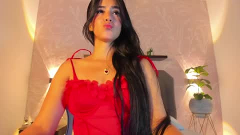 Snapshot of lunna_celeste chatting on April 30, 12:33 pm L U N A online show from April 30, 12:33 pm