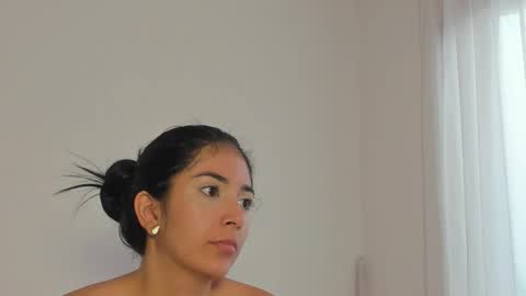 Snapshot of lunnarossee chatting on November 23, 1:11 pm online show from November 23, 1:11 pm