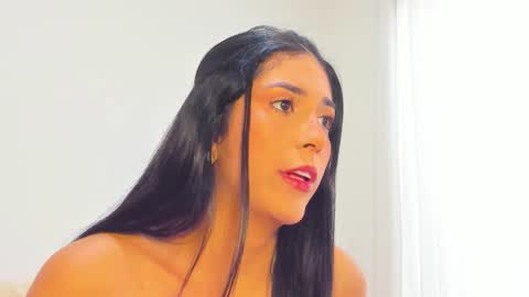 Snapshot of lunnarossee chatting on November 28, 1:25 pm online show from November 28, 1:25 pm