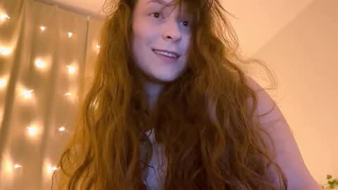 Snapshot of lunoria chatting on January 5, 9:07 pm lunoria online show from January 5, 9:07 pm