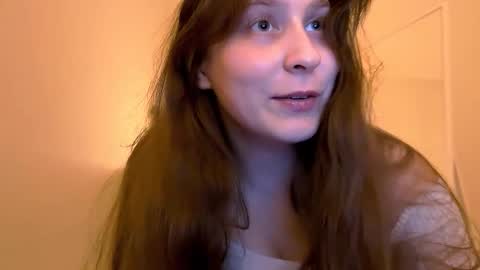 Snapshot of lunoria chatting on January 17, 10:46 pm lunoria online show from January 17, 10:46 pm