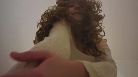 Snapshot of lunoria chatting on February 6, 10:57 pm lunoria online show from February 6, 10:57 pm