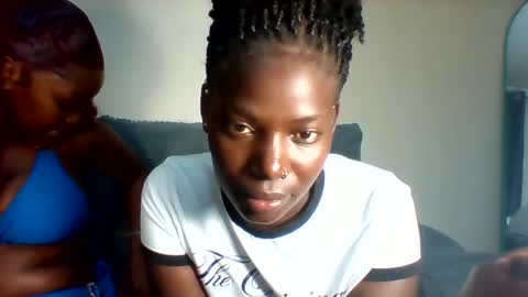 luo_queen online show from April 2, 6:38 pm