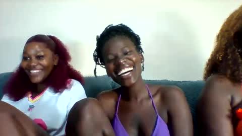 luo_queen online show from April 3, 6:44 am