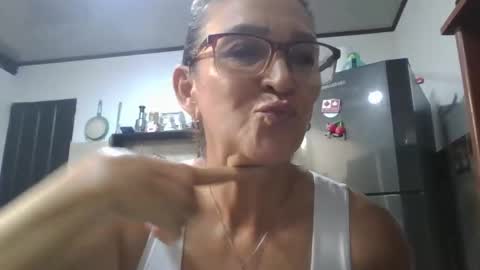 Snapshot of lupitavega_ chatting on September 18, 7:27 pm Lupita online show from September 18, 7:27 pm
