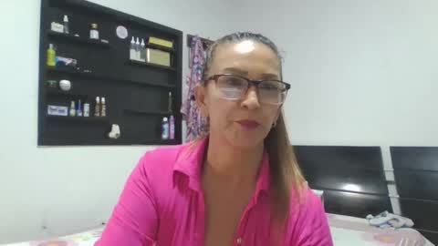 Snapshot of lupitavega_ chatting on October 1, 3:07 pm Lupita online show from October 1, 3:07 pm