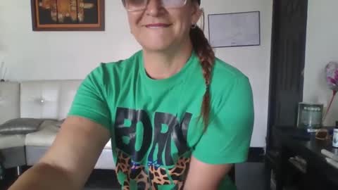 Snapshot of lupitavega_ chatting on October 11, 3:43 pm Lupita online show from October 11, 3:43 pm