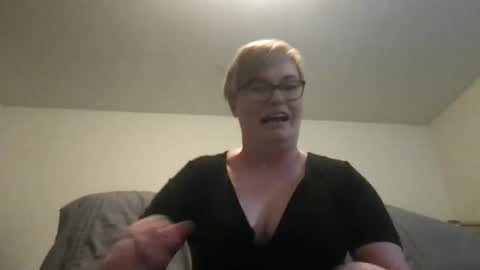 Snapshot of lusciouss_kitten chatting on October 3, 2:19 am Luscious Kitten online show from October 3, 2:19 am