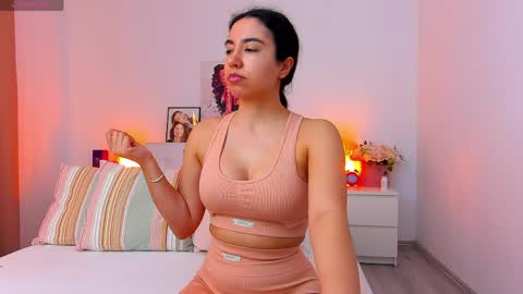 LusciousSarra online show from April 2, 6:33 am