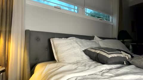 SHOWS ALL MONDAY WEDNESDAYFRIDAYSATURDAY  IN THE MORNING online show from November 16, 9:53 pm