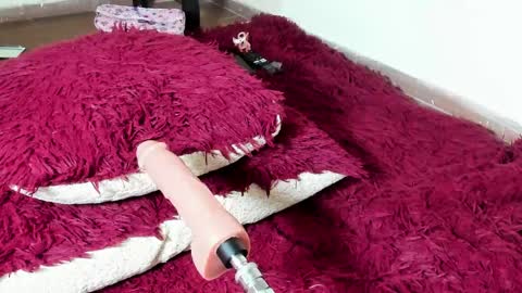 Lussie  online show from May 7, 1:16 pm