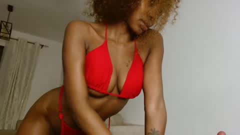 Snapshot of lust4karly_ chatting on January 4, 9:31 pm Karly follow for next broadcast updates kisses online show from January 4, 9:31 pm