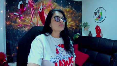 Snapshot of lust_mom chatting on December 27, 10:01 am Angela 3 online show from December 27, 10:01 am