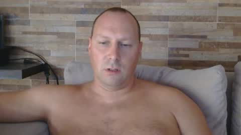 Snapshot of lustonfan chatting on April 3, 7:01 pm lustonfan online show from April 3, 7:01 pm