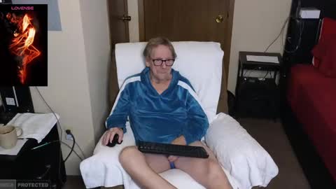 lusty48 online show from December 28, 1:28 pm