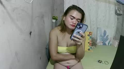 Snapshot of lusty_babe25 chatting on March 15, 6:25 pm Flora Mae online show from March 15, 6:25 pm