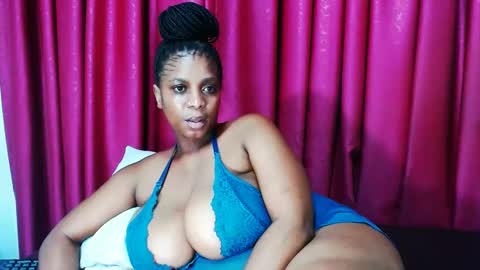 Snapshot of lustydesirex chatting on December 4, 8:18 pm lustydesirex online show from December 4, 8:18 pm