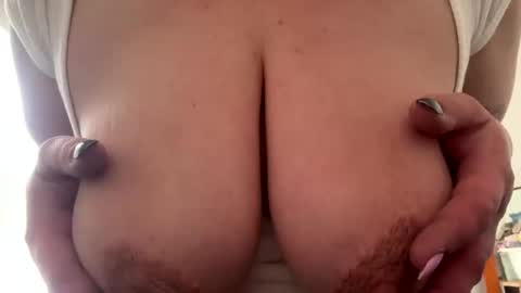 Snapshot of lustytits85 chatting on November 24, 5:18 am lustytits85 online show from November 24, 5:18 am