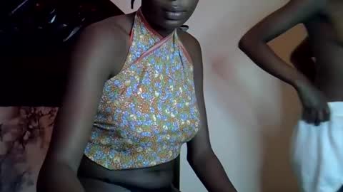lutino_lovebirds online show from March 9, 4:27 am