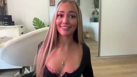 Livvyy online show from May 22, 11:10 pm