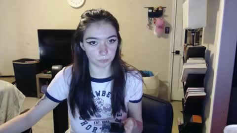 Snapshot of luvrxstarx chatting on January 9, 2:47 am luvrxstarx online show from January 9, 2:47 am