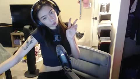 Snapshot of luvrxstarx chatting on January 16, 3:32 am luvrxstarx online show from January 16, 3:32 am