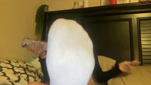 Snapshot of luvrxstarx chatting on February 11, 2:49 am luvrxstarx online show from February 11, 2:49 am