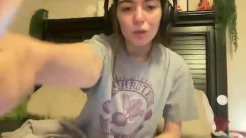 Snapshot of luvrxstarx chatting on February 13, 3:24 am luvrxstarx online show from February 13, 3:24 am