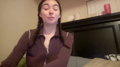 Snapshot of luvrxstarx chatting on March 15, 6:19 am luvrxstarx online show from March 15, 6:19 am