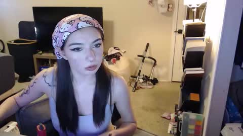 Snapshot of luvrxstarx chatting on March 19, 12:03 am luvrxstarx online show from March 19, 12:03 am