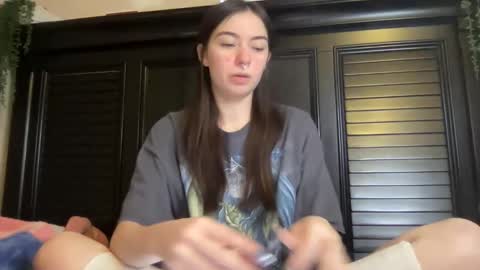 Snapshot of luvrxstarx chatting on March 25, 12:05 am luvrxstarx online show from March 25, 12:05 am