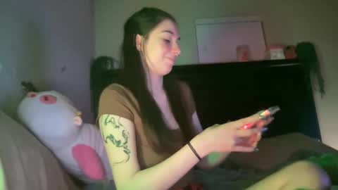 Snapshot of luvrxstarx chatting on April 6, 6:36 am luvrxstarx online show from April 6, 6:36 am