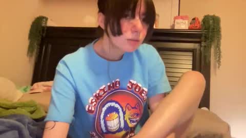 Snapshot of luvrxstarx chatting on April 8, 3:50 am luvrxstarx online show from April 8, 3:50 am