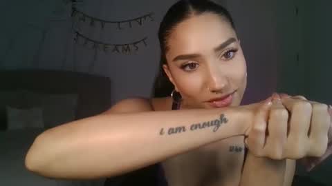 Snapshot of luvvvxliv chatting on November 15, 12:30 am Liv 3 online show from November 15, 12:30 am