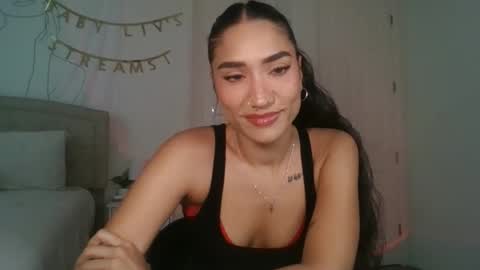 Snapshot of luvvvxliv chatting on November 22, 10:20 pm Liv 3 online show from November 22, 10:20 pm