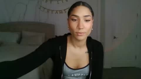 Snapshot of luvvvxliv chatting on December 5, 4:14 pm Liv 3 online show from December 5, 4:14 pm