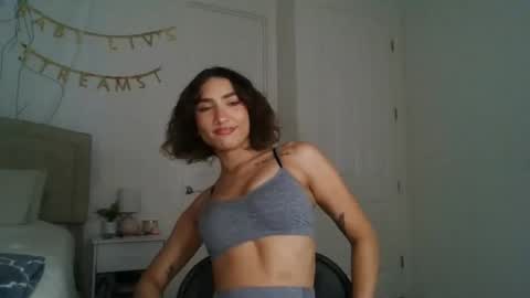 Snapshot of luvvvxliv chatting on December 17, 12:27 am Liv 3 online show from December 17, 12:27 am