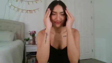 Snapshot of luvvvxliv chatting on February 6, 11:19 pm Liv 3 online show from February 6, 11:19 pm