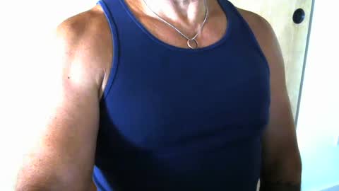 Snapshot of luvzjerkingoff chatting on October 14, 12:33 am luvzjerkingoff online show from October 14, 12:33 am