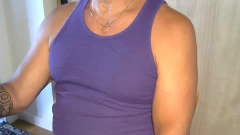 Snapshot of luvzjerkingoff chatting on October 20, 10:10 pm luvzjerkingoff online show from October 20, 10:10 pm