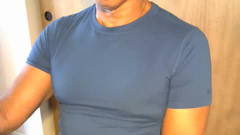 Snapshot of luvzjerkingoff chatting on October 26, 9:31 pm luvzjerkingoff online show from October 26, 9:31 pm