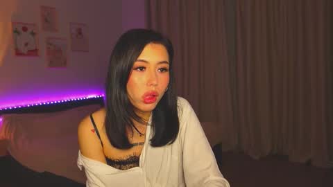 luxeluna_ online show from February 12, 5:41 pm