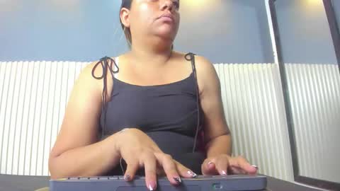 Snapshot of luxemilf chatting on September 21, 10:50 am Luxe3 online show from September 21, 10:50 am