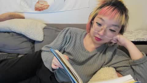 Snapshot of luxgray chatting on December 15, 4:51 am LuxGray online show from December 15, 4:51 am