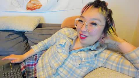 Snapshot of luxgray chatting on January 12, 2:35 am LuxGray online show from January 12, 2:35 am