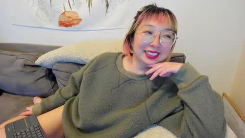 Snapshot of luxgray chatting on February 9, 12:39 am LuxGray online show from February 9, 12:39 am