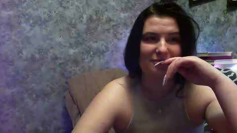 Snapshot of luxie_milady chatting on February 5, 11:06 pm Stefany online show from February 5, 11:06 pm